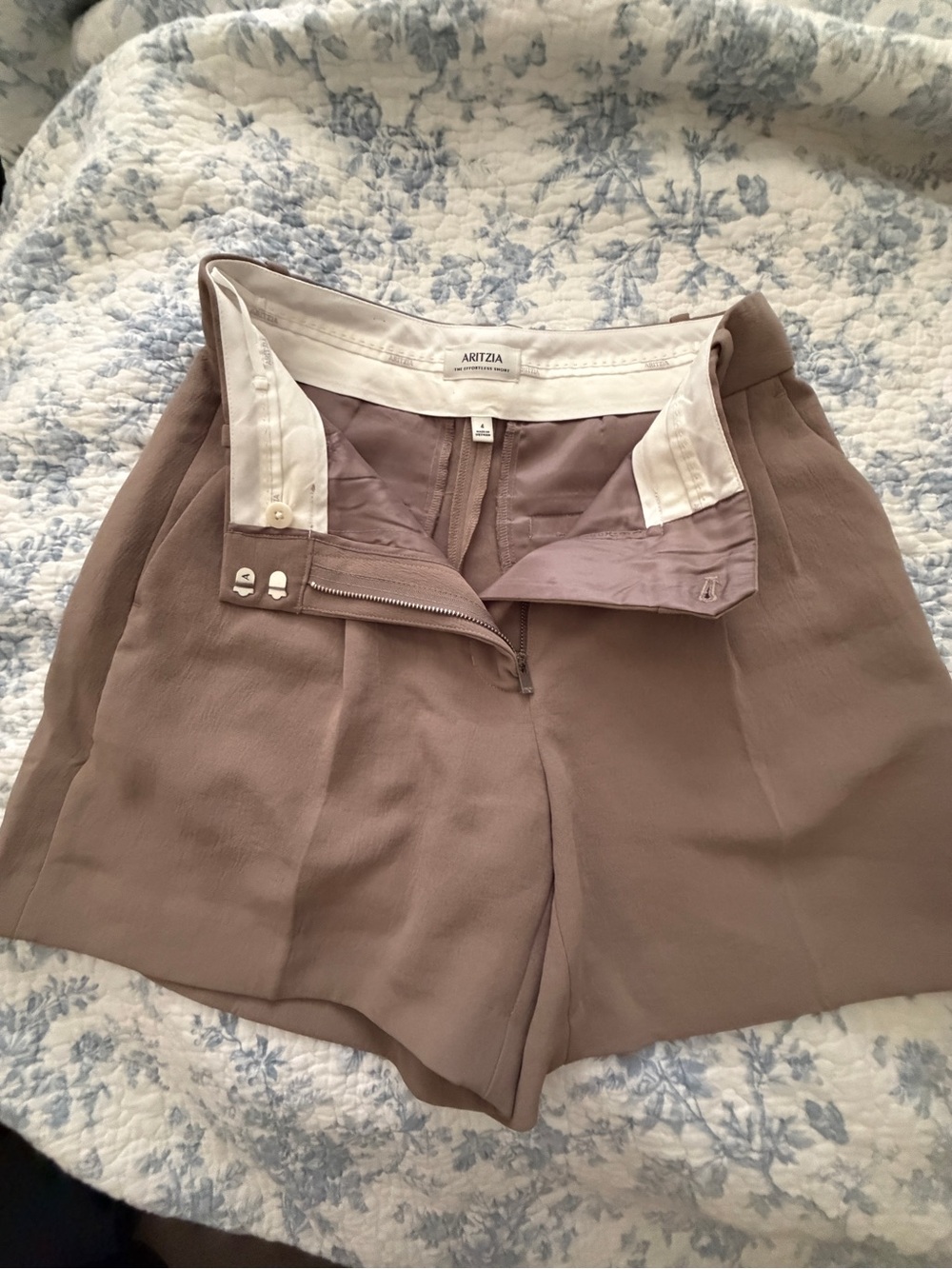 Aritzia Effortless Shorts size 4. Brand new without tags.